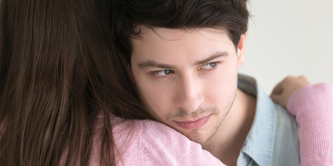 Consúltale al oráculo si tu novio está ocultando algo